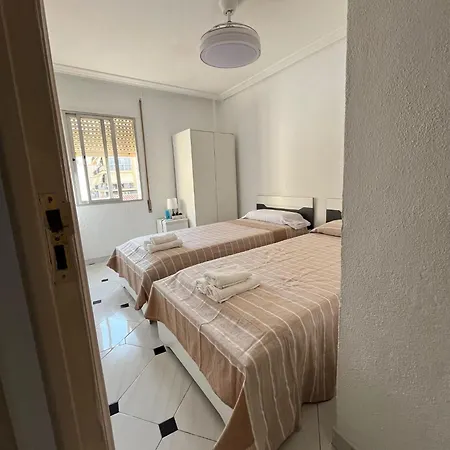 Διαμέρισμα Turistico En El Centro De Fuengirola, Malaga. *